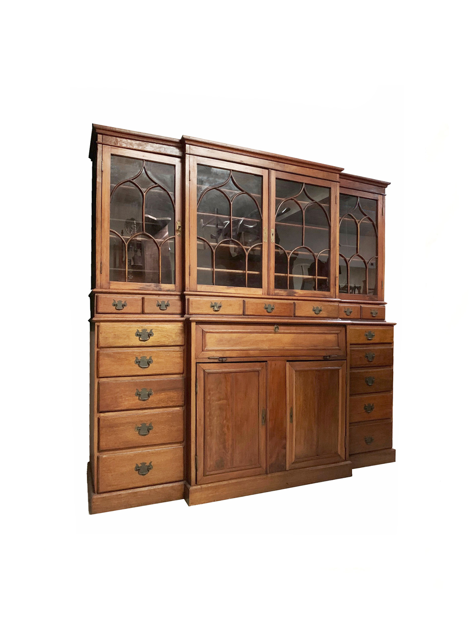 site novo breakfront