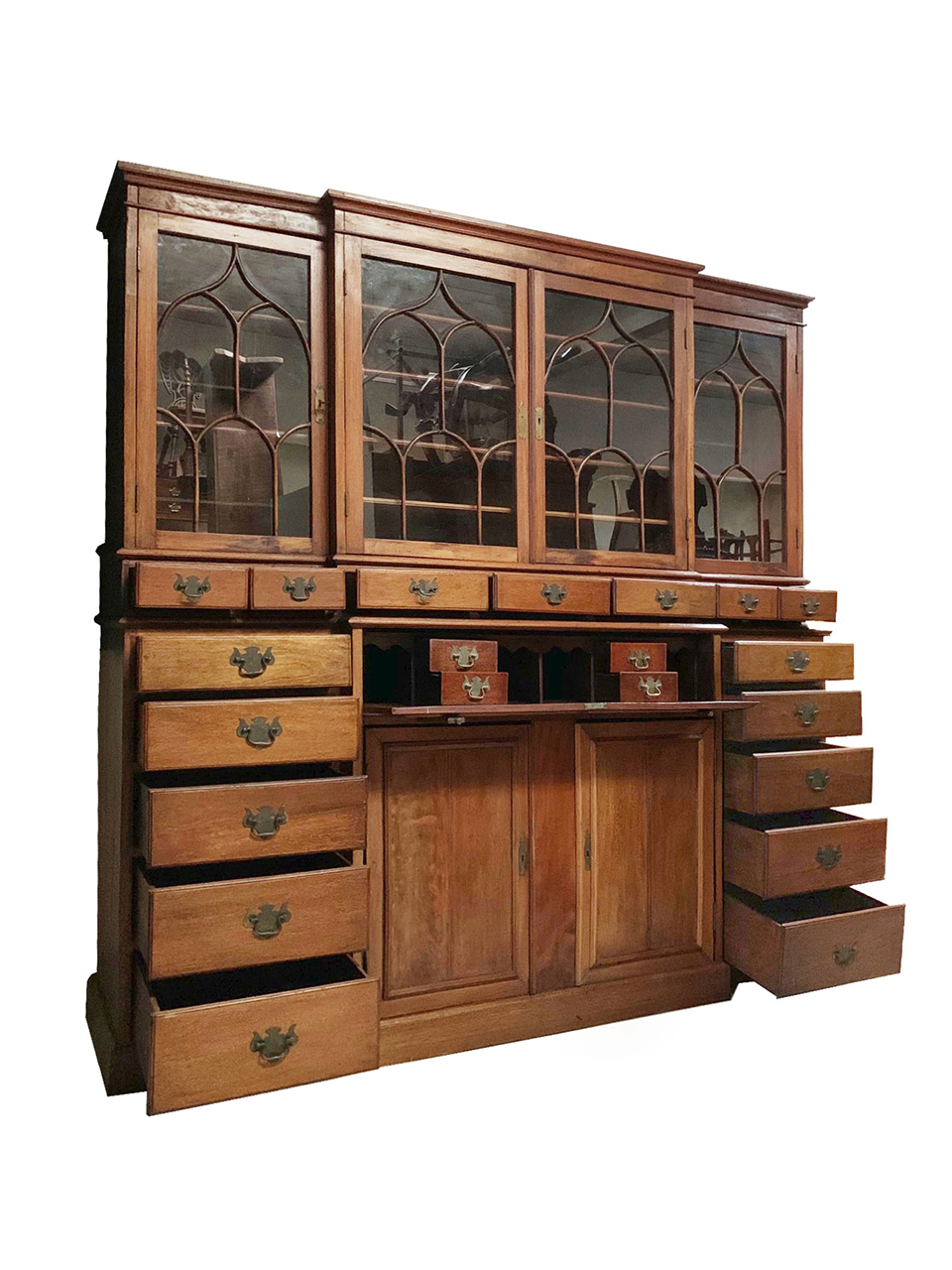 site novo breakfront